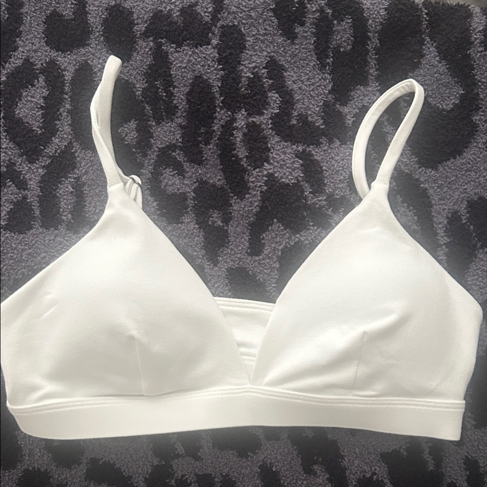 Vuori White Wireless Triangle Bralette